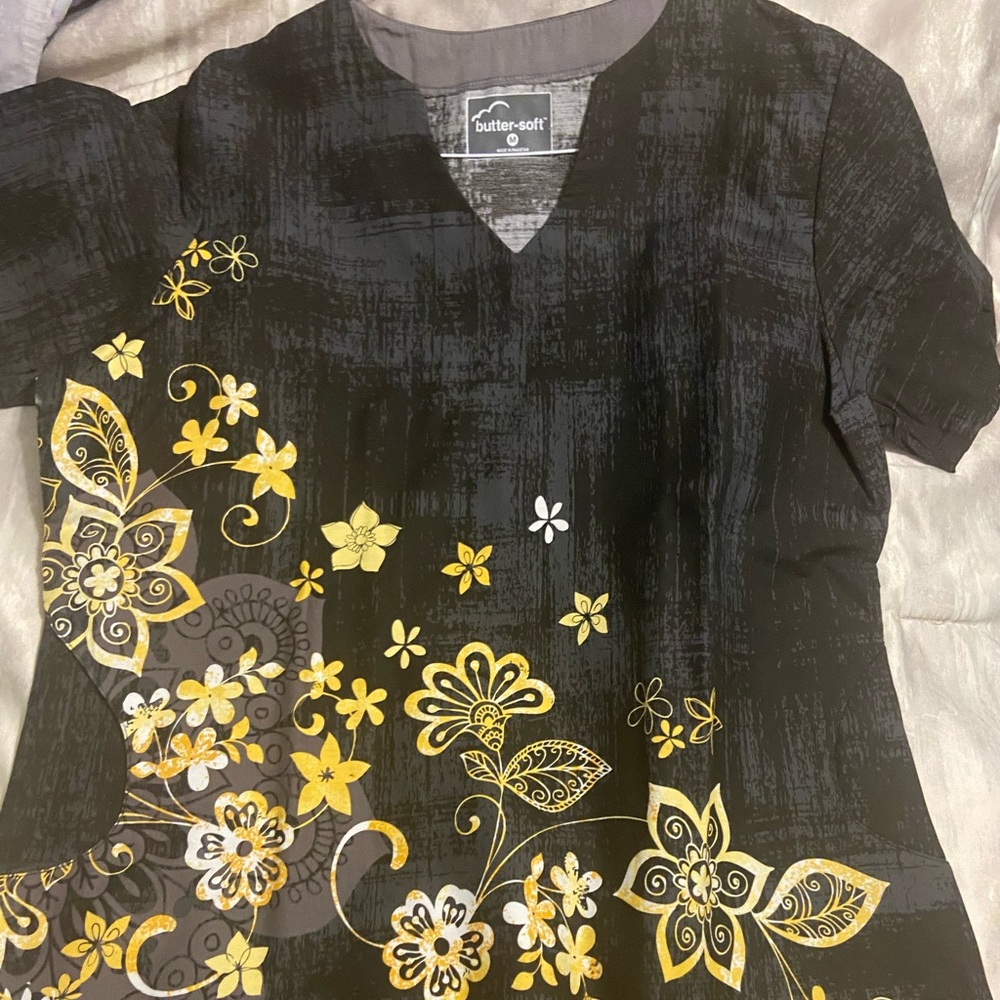 Women’s scrub top- size medium